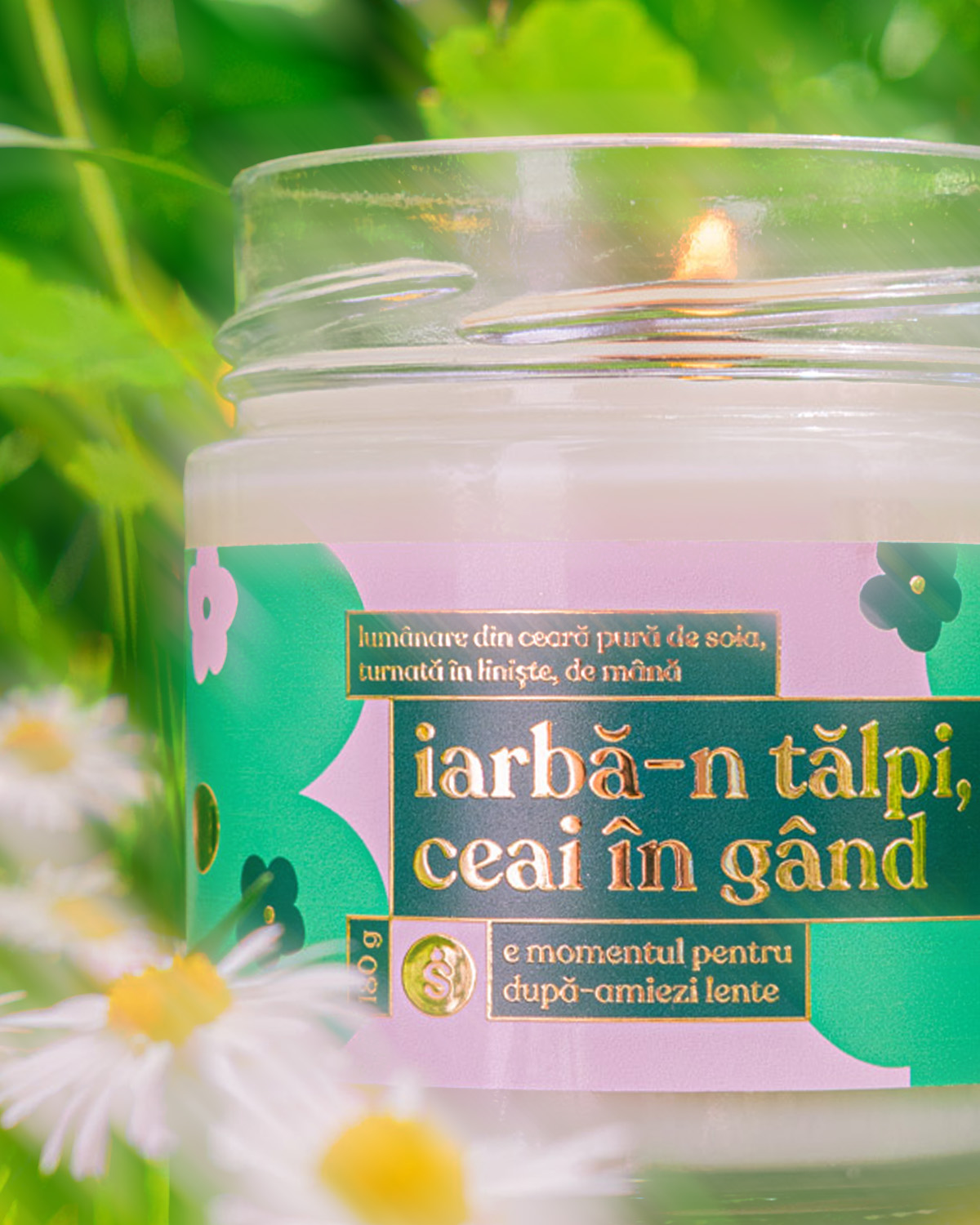 lumânare din ceară de soia cu aroma de ceai verde, trandafir și matcha – Liniște Candles 180g